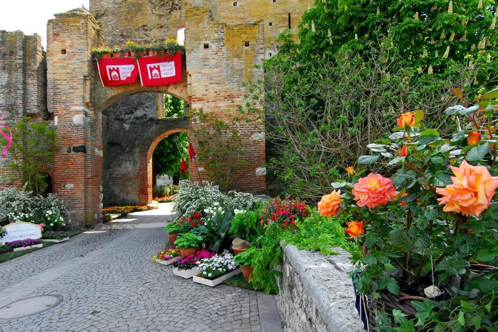 Апартаменты Antica Dimora Dell'Ortolano Castellaro  Экстерьер фото